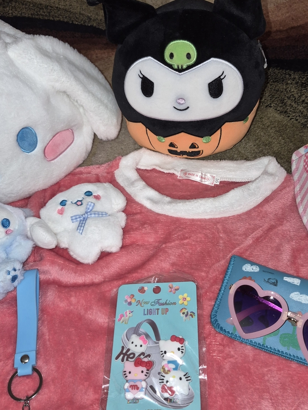 Hello Kitty Accessory Bundle - Picture 3 of 5
